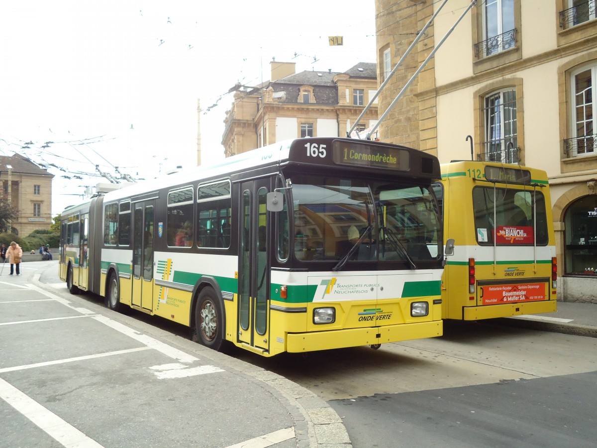 (130'207) - TN Neuch�tel - Nr. 165 - FBW/Hess Gelenktrolleybus am 4. Oktober 2010 in Neuch�tel, Place Pury