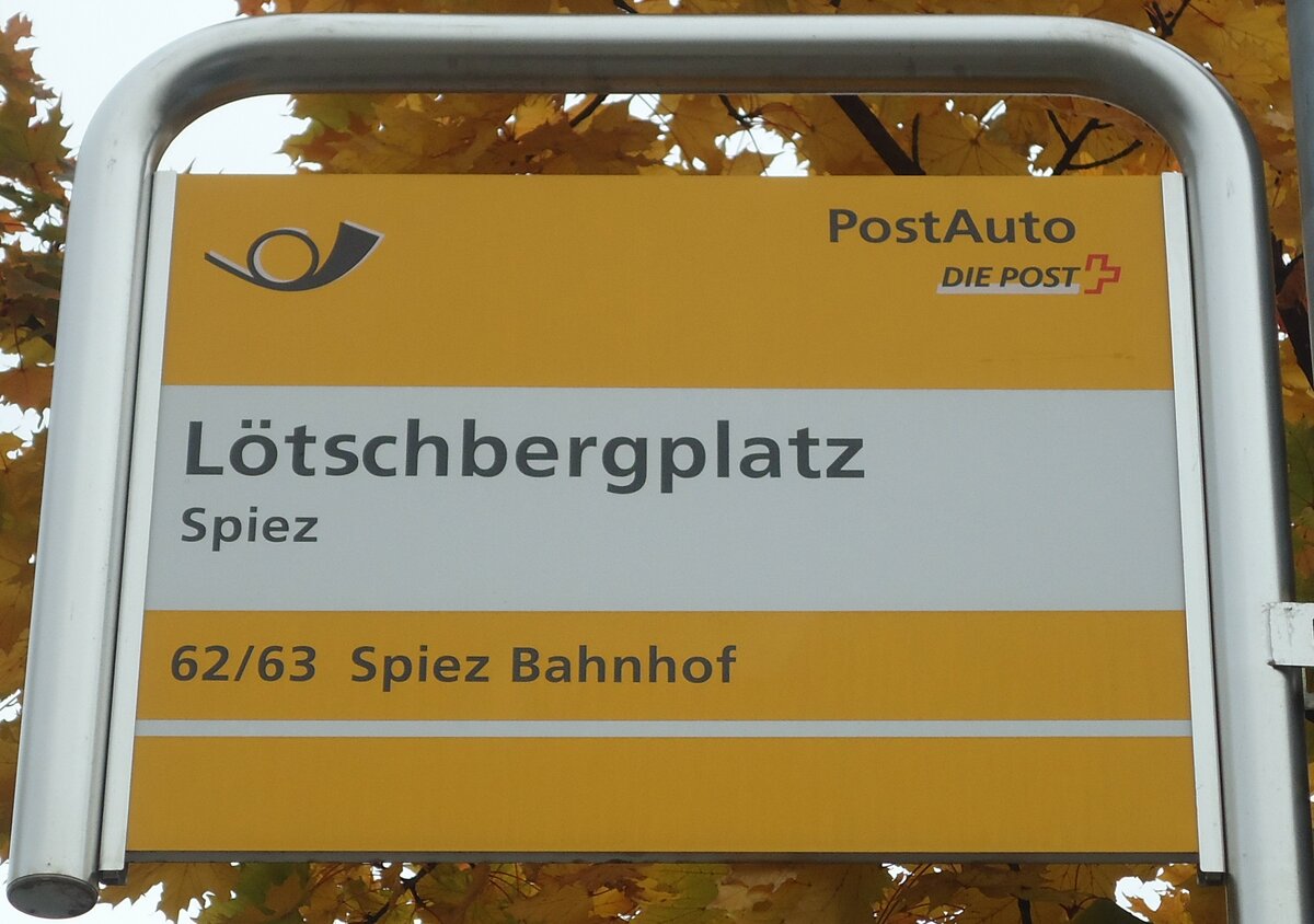 (130'307) - PostAuto-Haltestellenschild - Spiez, L�tschbergplatz - am 11. Oktober 2010