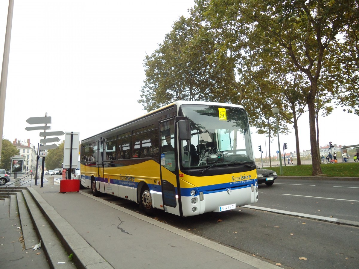(130'482) - Transis�re, Grenoble - Nr. 113/2444 PX 07 - Irisbus am 14. Oktober 2010 in Lyon, Hotel de Ville - Louis Pradel