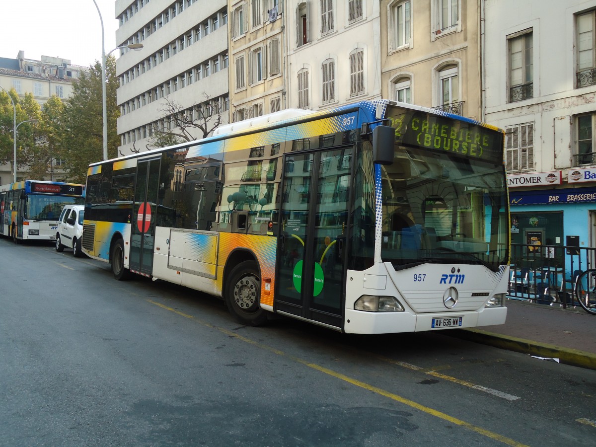 (130'503) - RTM Marseille - Nr. 957/AV 636 WW - Mercedes am 15. Oktober 2010 in Marseille, Canebi�re Bourse