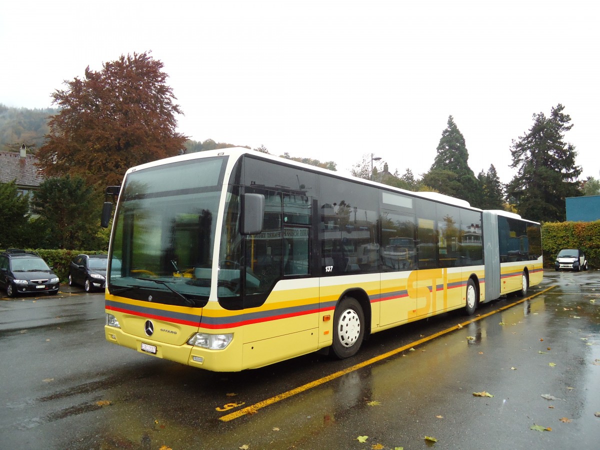 (130'807) - STI Thun - Nr. 137/BE 801'137 - Mercedes am 25. Oktober 2010 bei der Schiffl�ndte Thun
