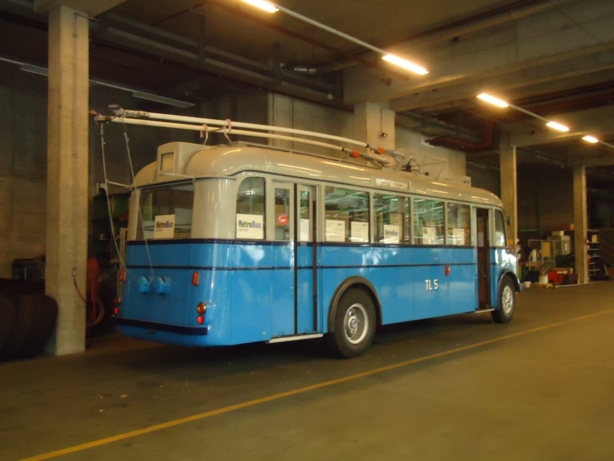 (130'924) - TL Lausanne (R�trobuis) - Nr. 5 - FBW/Eggli Trolleybus (ex Nr. 505; ex Nr. 5) am 13. November 2010 in Lausanne, D�p�t Pr�laz