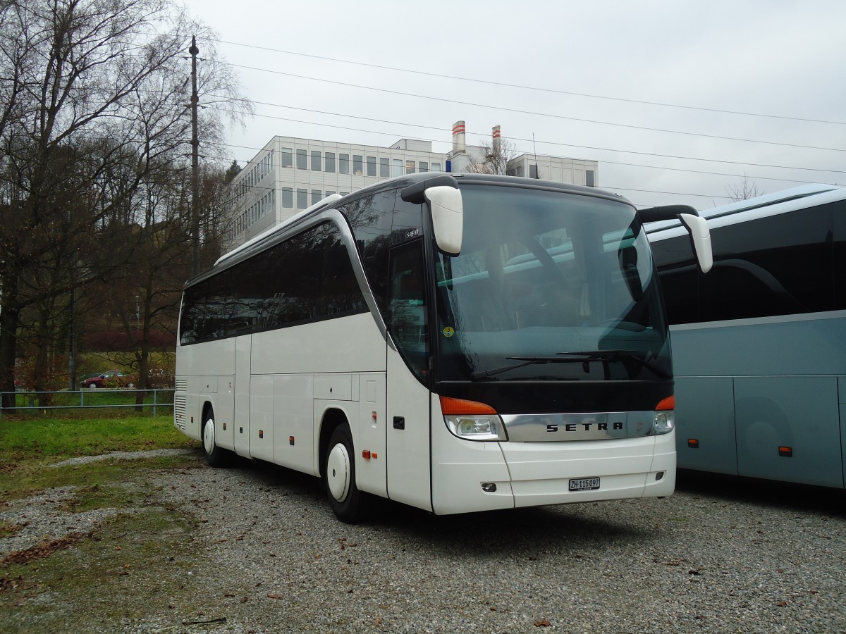 (131'016) - EvoBus, Z�rich - ZH 115'097 - Setra am 17. Dezember 2010 in Kloten, EvoBus