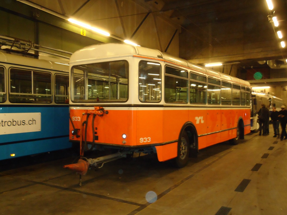(131'289) - TL Lausanne - Nr. 933 - Moser/Eggli-Mischler Personenanh�nger am 5. Dezember 2010 in Lausanne, D�p�t Borde
