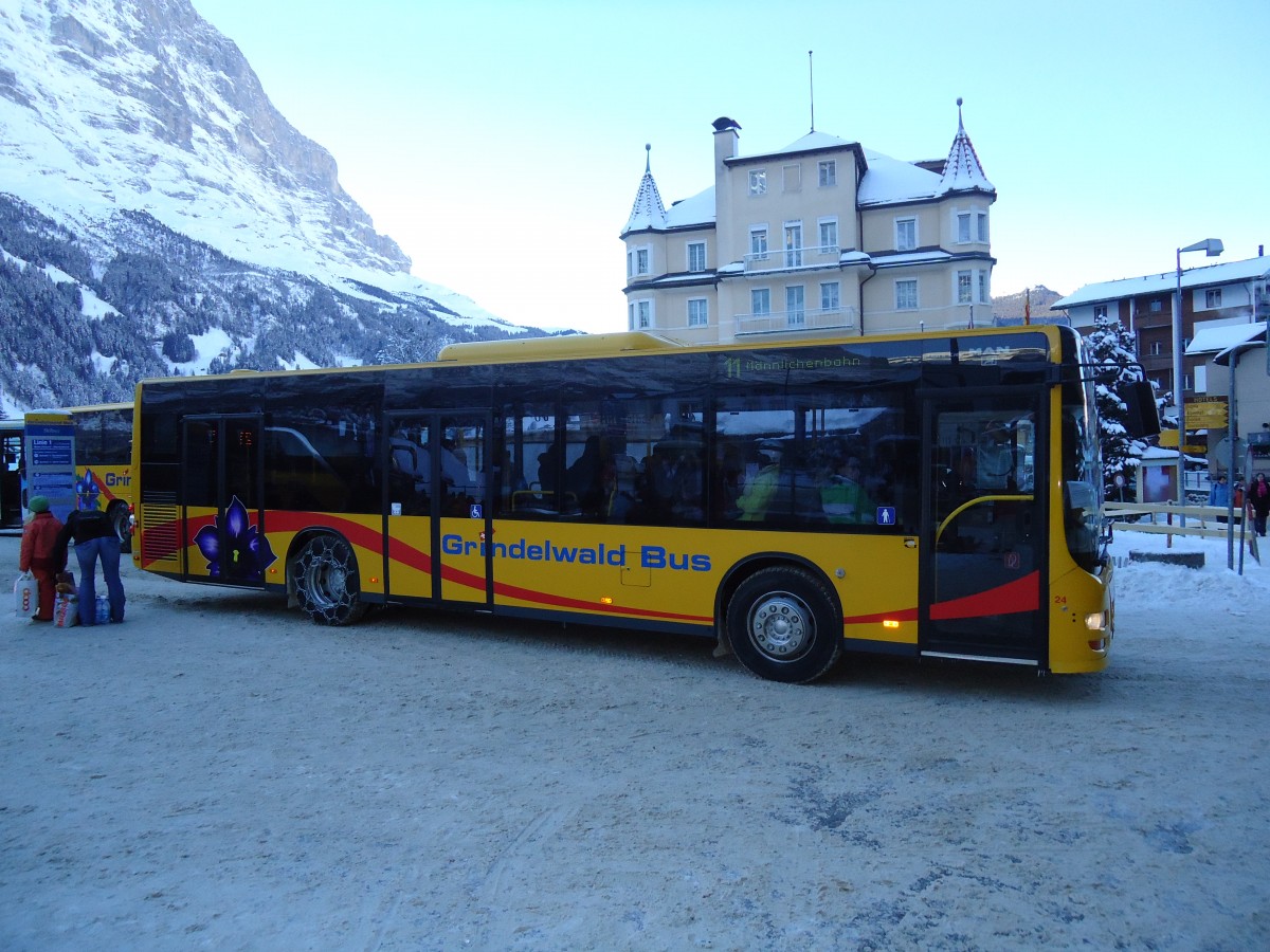 (131'878) - AVG Grindelwald - Nr. 24/BE 364'408 - MAN/G�ppel am 31. Dezember 2010 beim Bahnhof Grindelwald