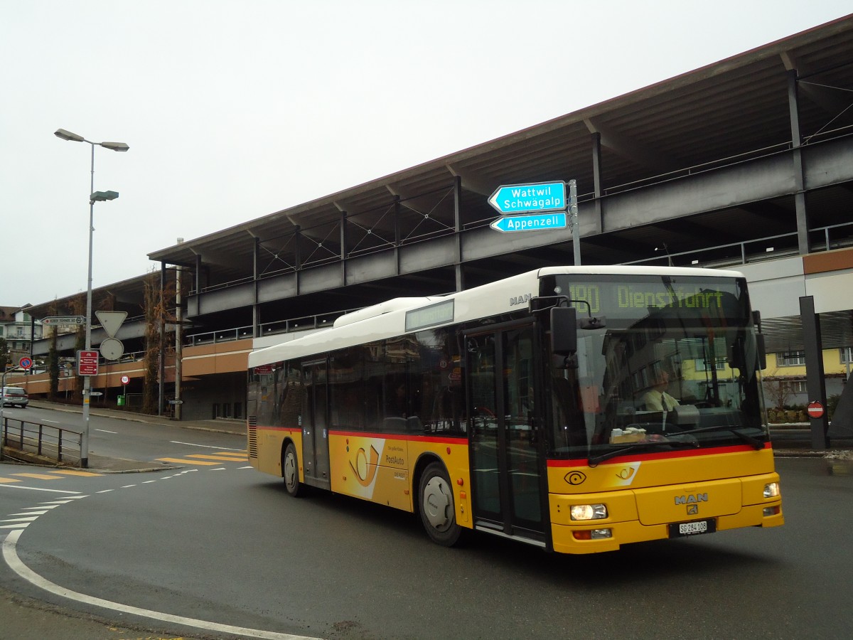 (132'302) - Postautobetriebe Unteres Toggenburg, L�tisburg - SG 284'108 - MAN am 12. Januar 2011 beim Bahnhof Herisau