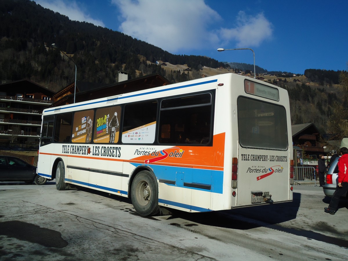 (132'388) - TPC Aigle - VS 324'539 - Volvo am 22. Januar 2011 beim Bahnhof Champ�ry