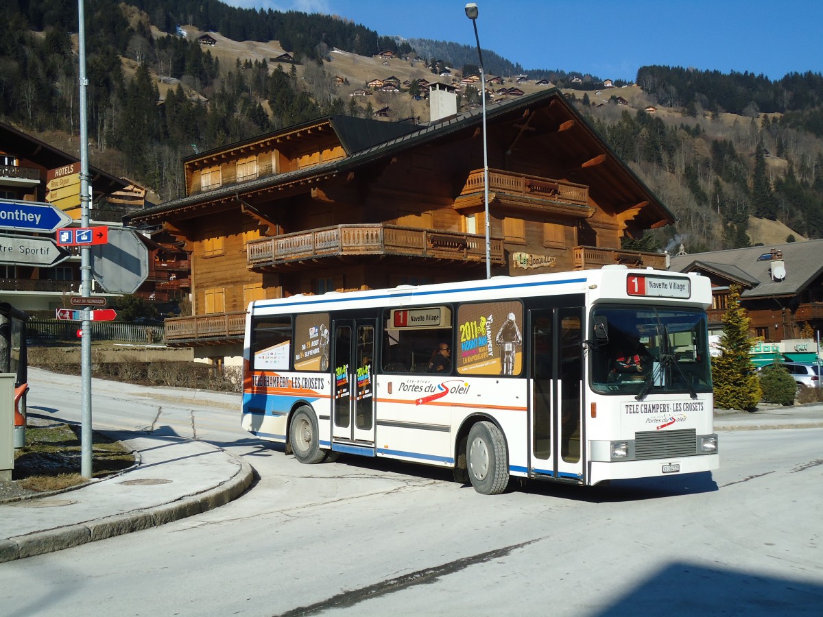(132'390) - TPC Aigle - VS 324'539 - Volvo am 22. Januar 2011 beim Bahnhof Champ�ry