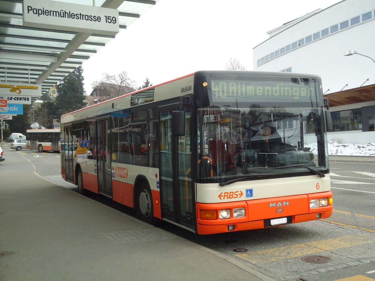 (132'423) - RBS Worblaufen - Nr. 6/BE 535'306 - MAN am 24. Januar 2011 beim Bahnhof Papierm�hle