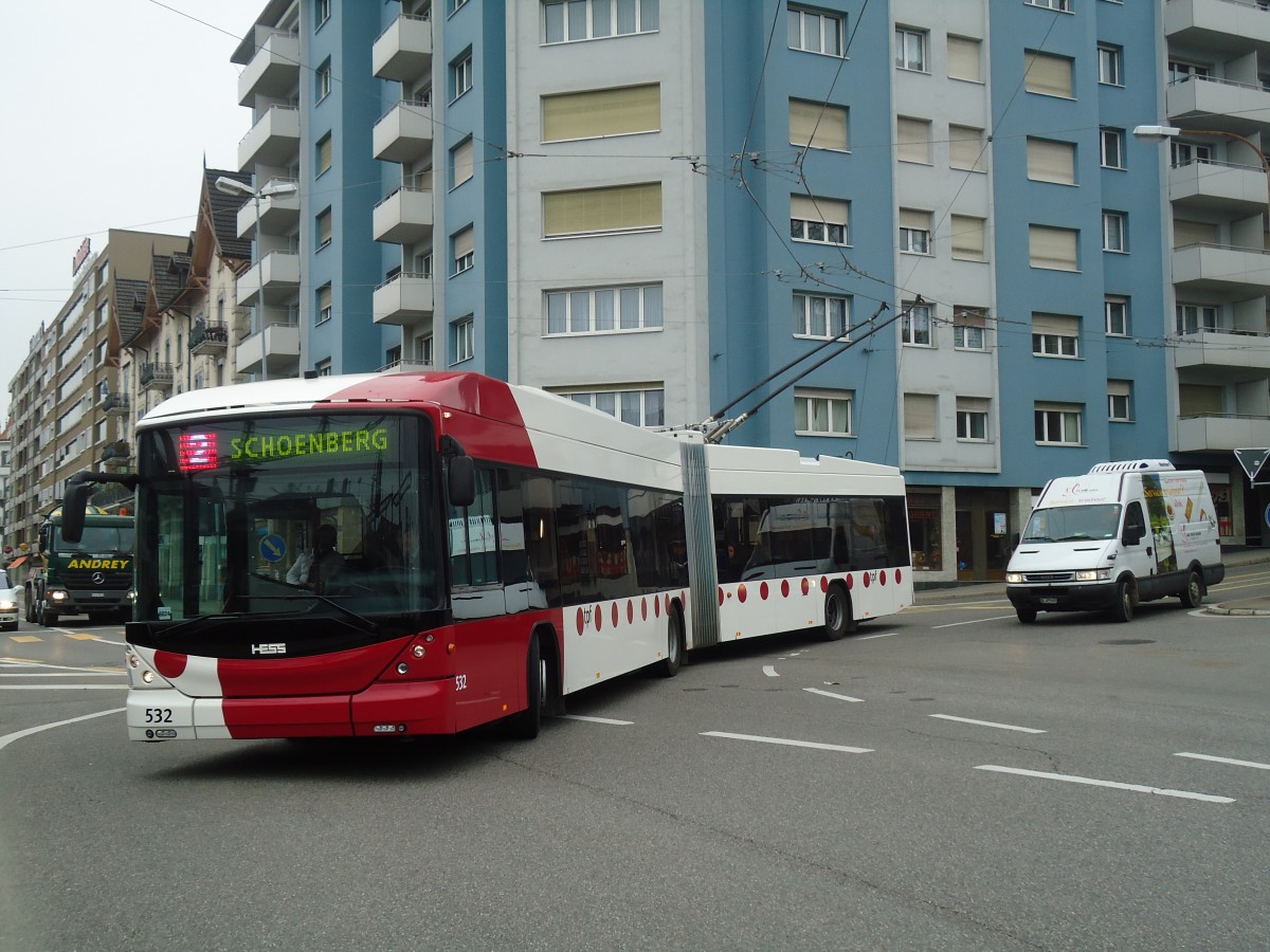 (132'691) - TPF Fribourg - Nr. 532 - Hess/Hess Gelenktrolleybus am 7. M�rz 2011 in Fribourg, Avenue Beauregard