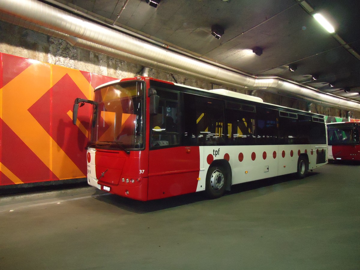 (132'708) - TPF Fribourg - Nr. 37/FR 300'354 - Volvo am 7. M�rz 2011 in Fribourg, Busbahnhof