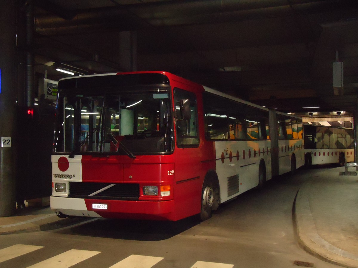 (132'710) - TPF Fribourg - Nr. 129/FR 300'293 - Volvo/Hess (ex GFM Fribourg Nr. 129) am 7. M�rz 2011 in Fribourg, Busbahnhof