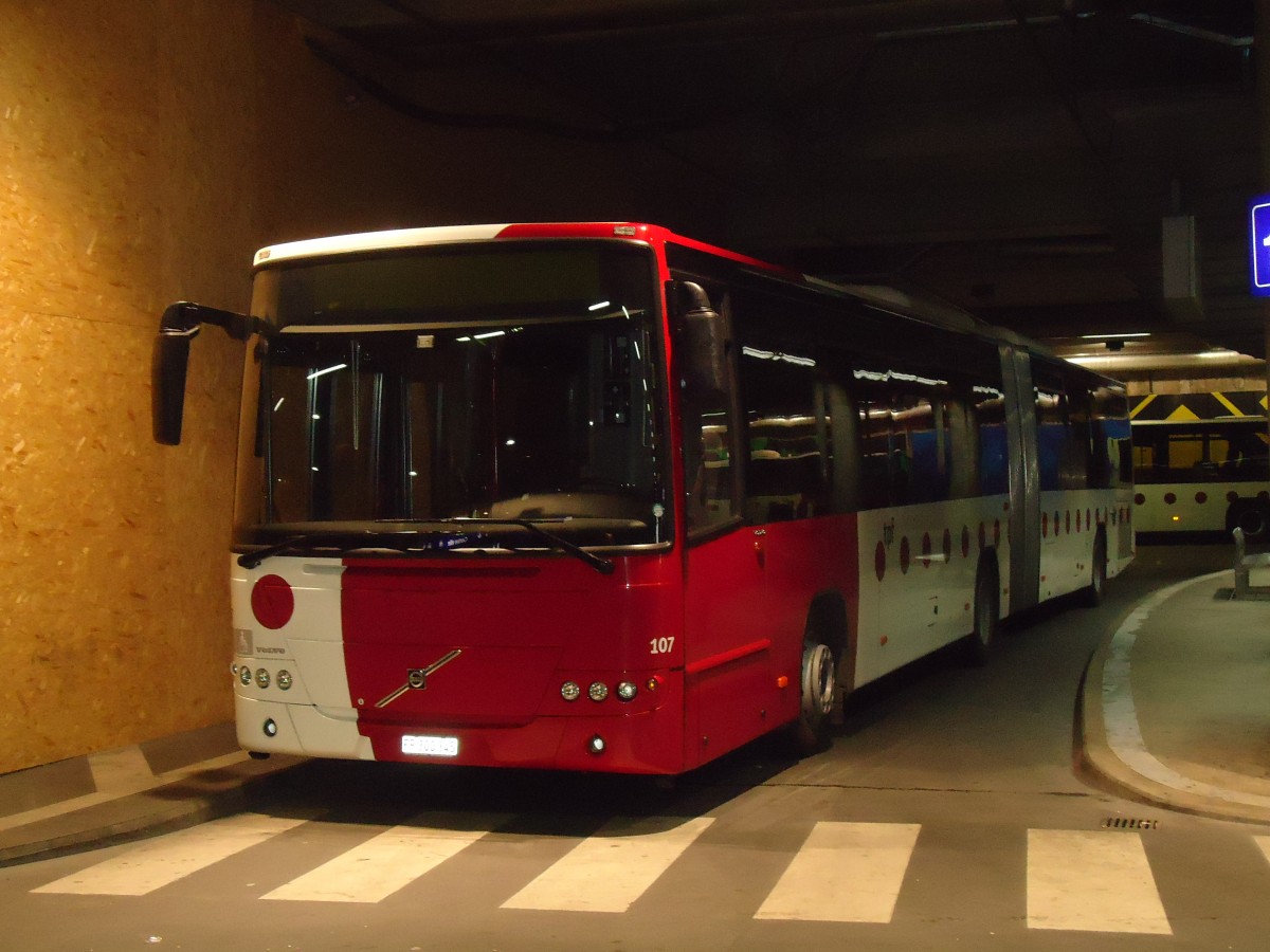 (132'711) - TPF Fribourg - Nr. 107/FR 300'345 - Volvo am 7. M�rz 2011 in Fribourg, Busbahnhof