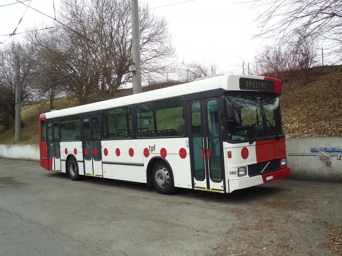 (132'718) - TPF Fribourg - Nr. 380/FR 300'422 - Volvo/Hess (ex TF Fribourg Nr. 80) am 7. M�rz 2011 in Fribourg, Garage