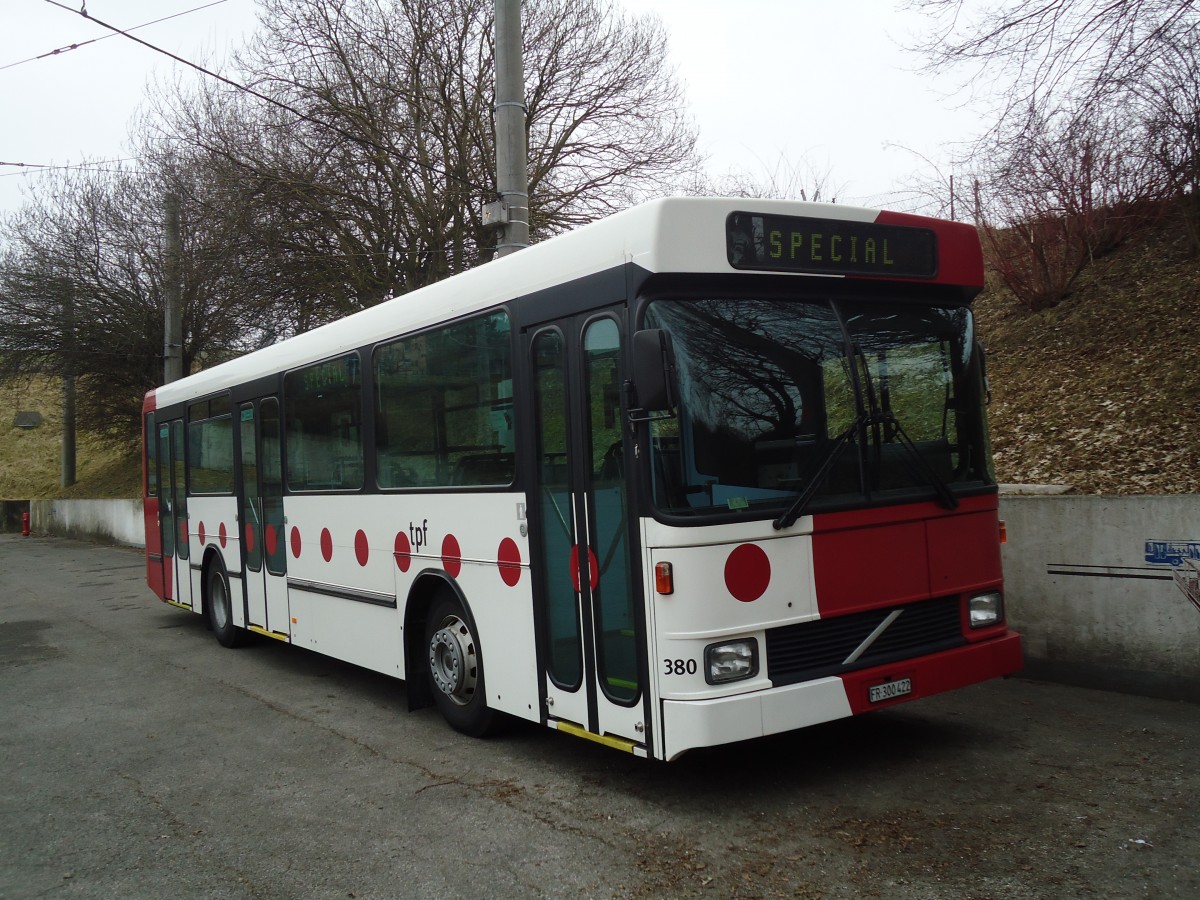 (132'719) - TPF Fribourg - Nr. 380/FR 300'422 - Volvo/Hess (ex TF Fribourg Nr. 80) am 7. M�rz 2011 in Fribourg, Garage