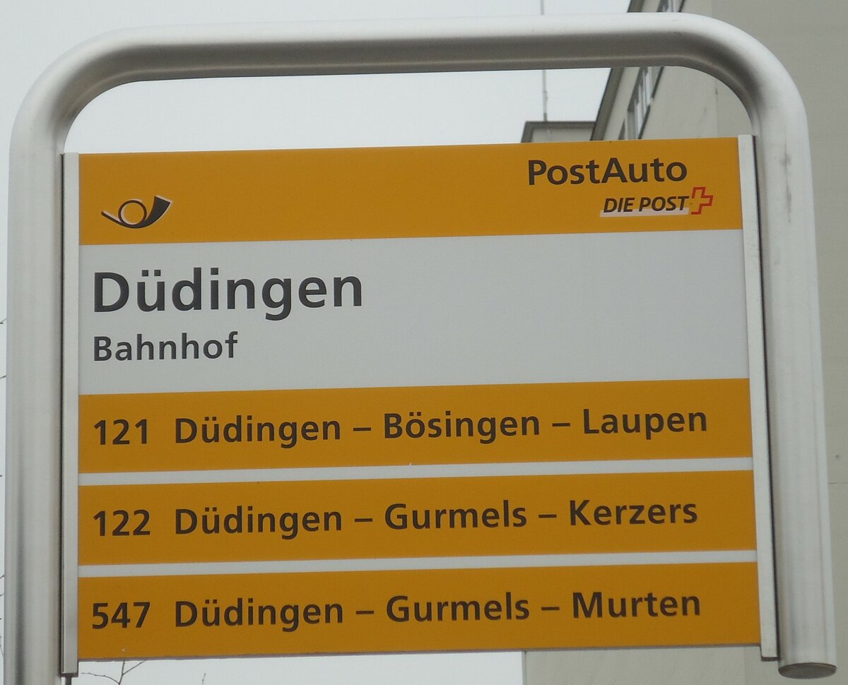 (132'725) - PostAuto-Haltestellenschild - D�dingen, Bahnhof - am 7. M�rz 2011