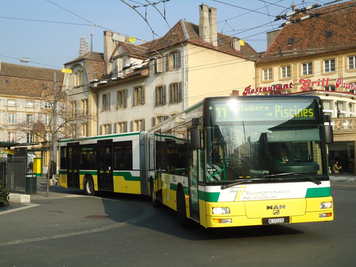 (132'740) - TN Neuch�tel - Nr. 235/NE 111'235 - MAN am 8. M�rz 2011 in Neuch�tel, Place Pury