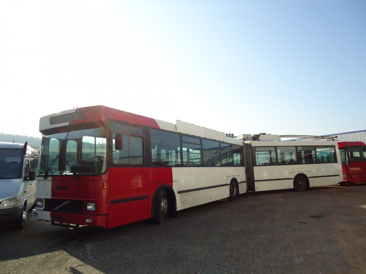(132'789) - TPF Fribourg - Nr. 512 - Volvo/Hess Gelenkduobus (ex TF Fribourg Nr. 102) am 9. M�rz 2011 in Biel, Rattinbus