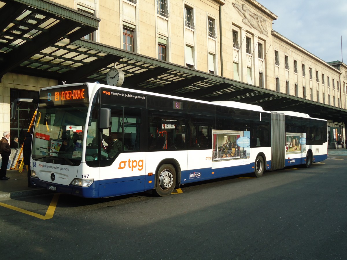 (132'806) - TPG Gen�ve - Nr. 197/GE 960'633 - Mercedes am 10. M�rz 2011 beim Bahnhof Gen�ve