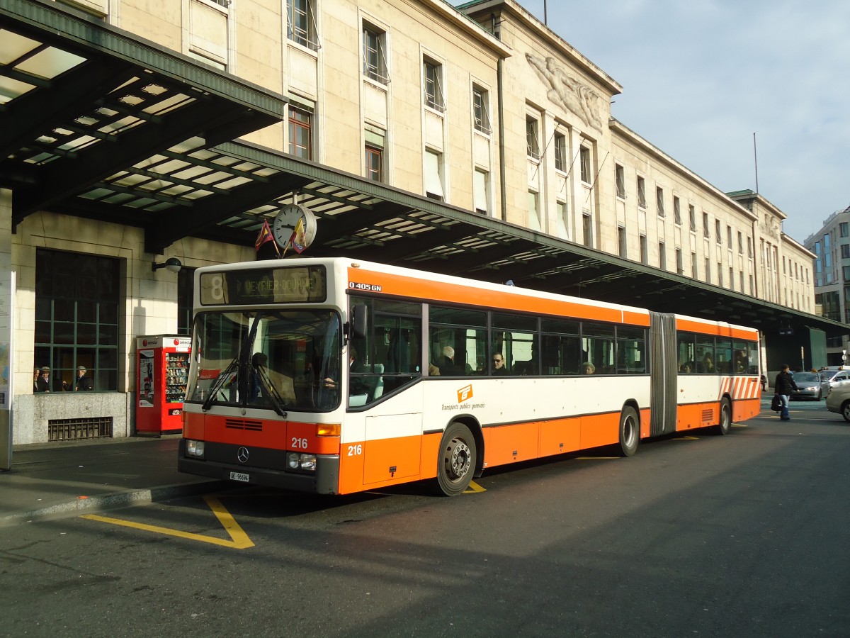 (132'812) - TPG Gen�ve - Nr. 216/GE 96'694 - Mercedes am 10. M�rz 2011 beim Bahnhof Gen�ve