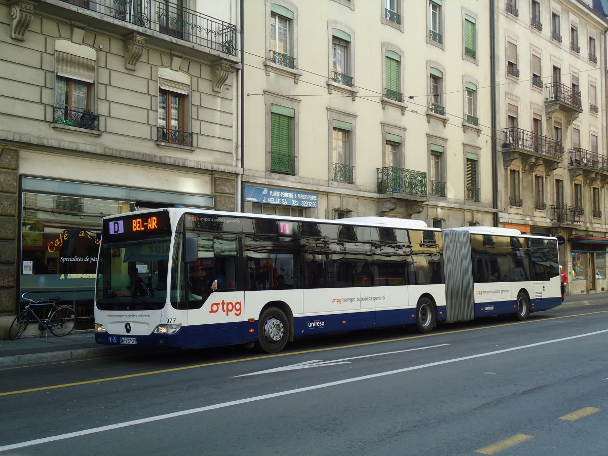 (132'865) - Aus Frankreich: Gem'Bus, St-Julien-en-Genevois - Nr. 977/AP 787 DF - Mercedes am 10. M�rz 2011 in Gen�ve, Jonction
