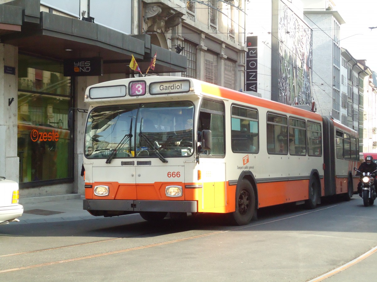 (132'935) - TPG Gen�ve - Nr. 666 - Saurer/Hess Gelenktrolleybus am 10. M�rz 2011 in Gen�ve, Coutance