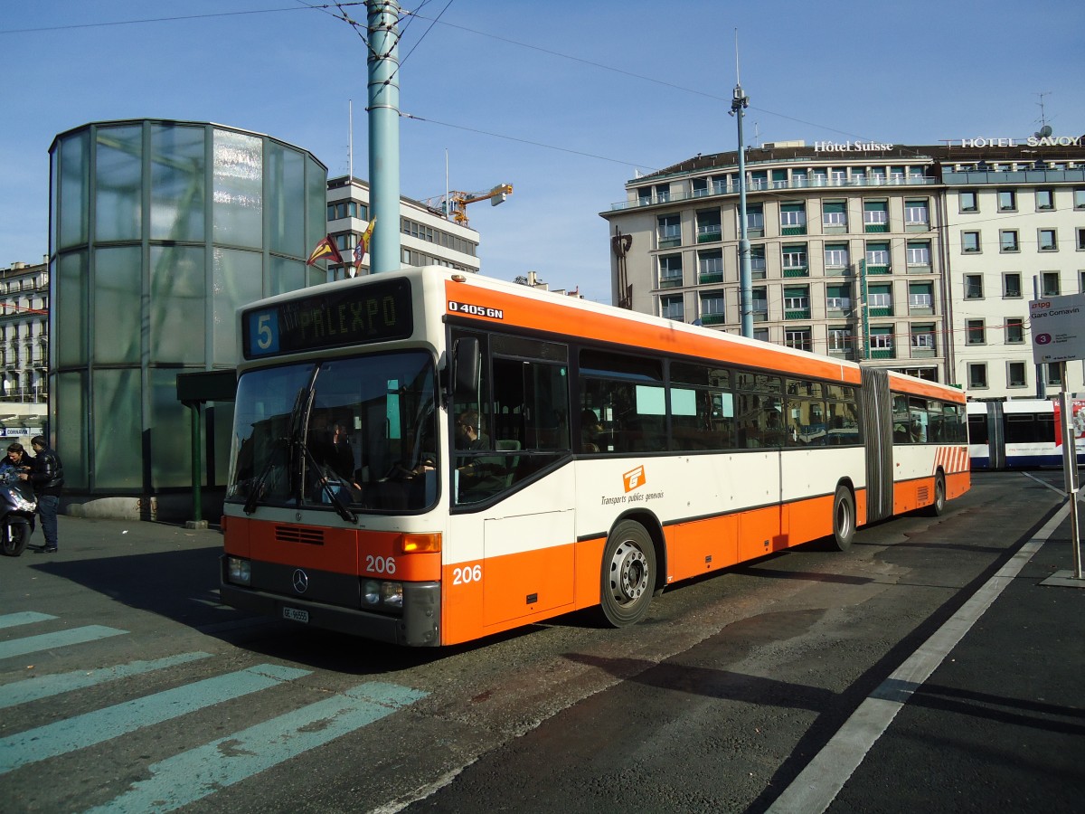 (132'943) - TPG Gen�ve - Nr. 206/GE 96'555 - Mercedes am 10. M�rz 2011 beim Bahnhof Gen�ve