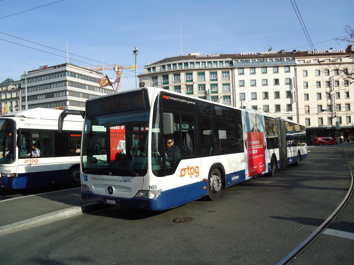 (132'947) - TPG Gen�ve - Nr. 165/GE 960'549 - Mercedes am 10. M�rz 2011 beim Bahnhof Gen�ve