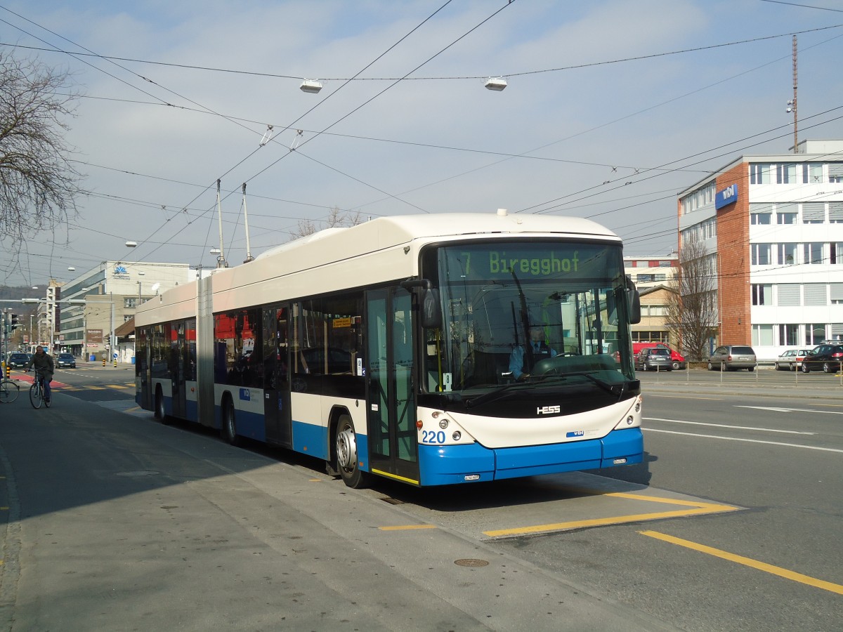 (132'990) - VBL Luzern - Nr. 220 - Hess/Hess Gelenktrolleybus am 11. M�rz 2011 in Luzern, Weinbergli