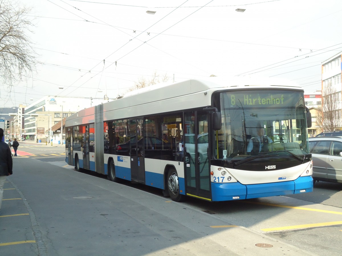 (133'010) - VBL Luzern - Nr. 217 - Hess/Hess Gelenktrolleybus am 11. M�rz 2011 in Luzern, Weinbergli