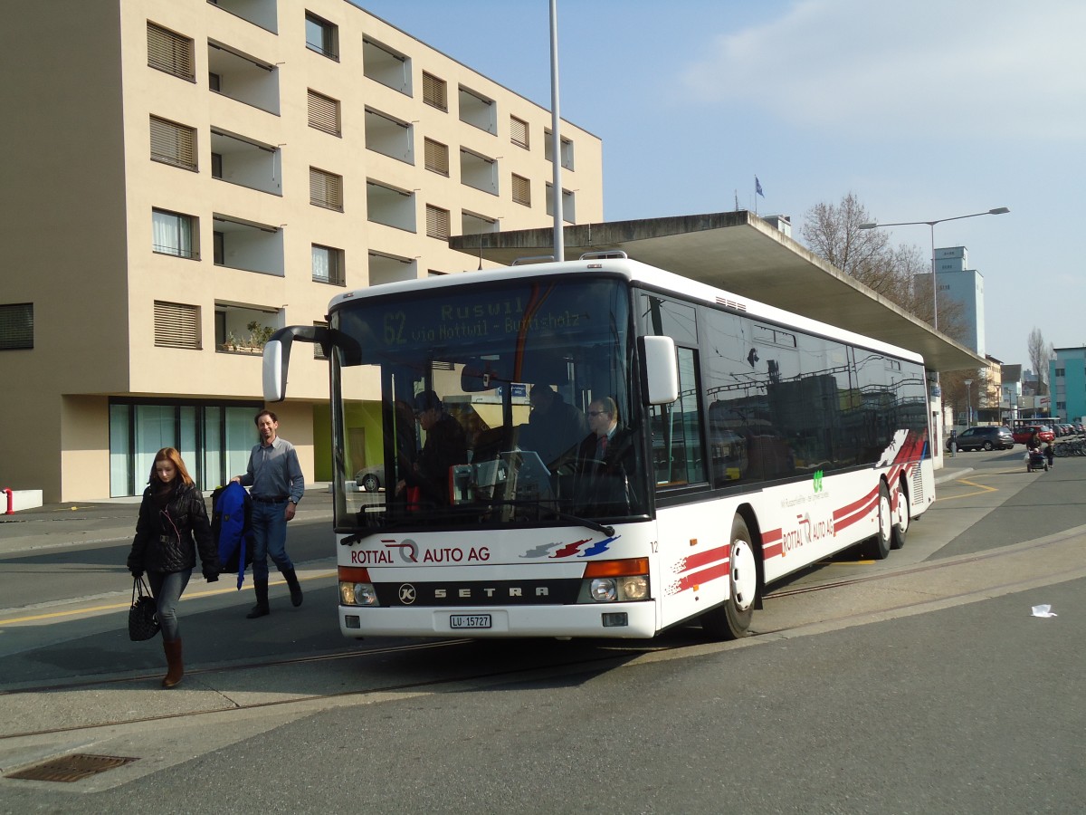 (133'054) - ARAG Ruswil - Nr. 12/LU 15'727 - Setra am 11. M�rz 2011 beim Bahnhof Sursee
