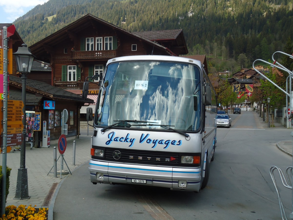 (133'503) - Jacky Voyages, Ch�teau-d'Oex - VD 1078 - Setra am 30. April 2011 beim Bahnhof Zweisimmen