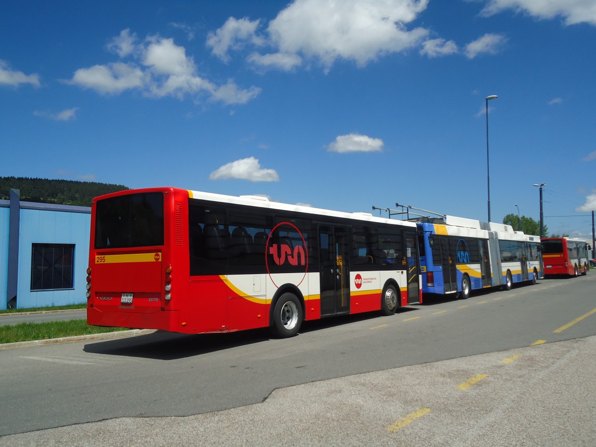 (134'998) - VR La Chaux-de-Fonds - Nr. 295/NE 113'295 - Volvo/Alfabuz am 11. Juli 2011 in La Chaux-de-Fonds, D�p�t TC