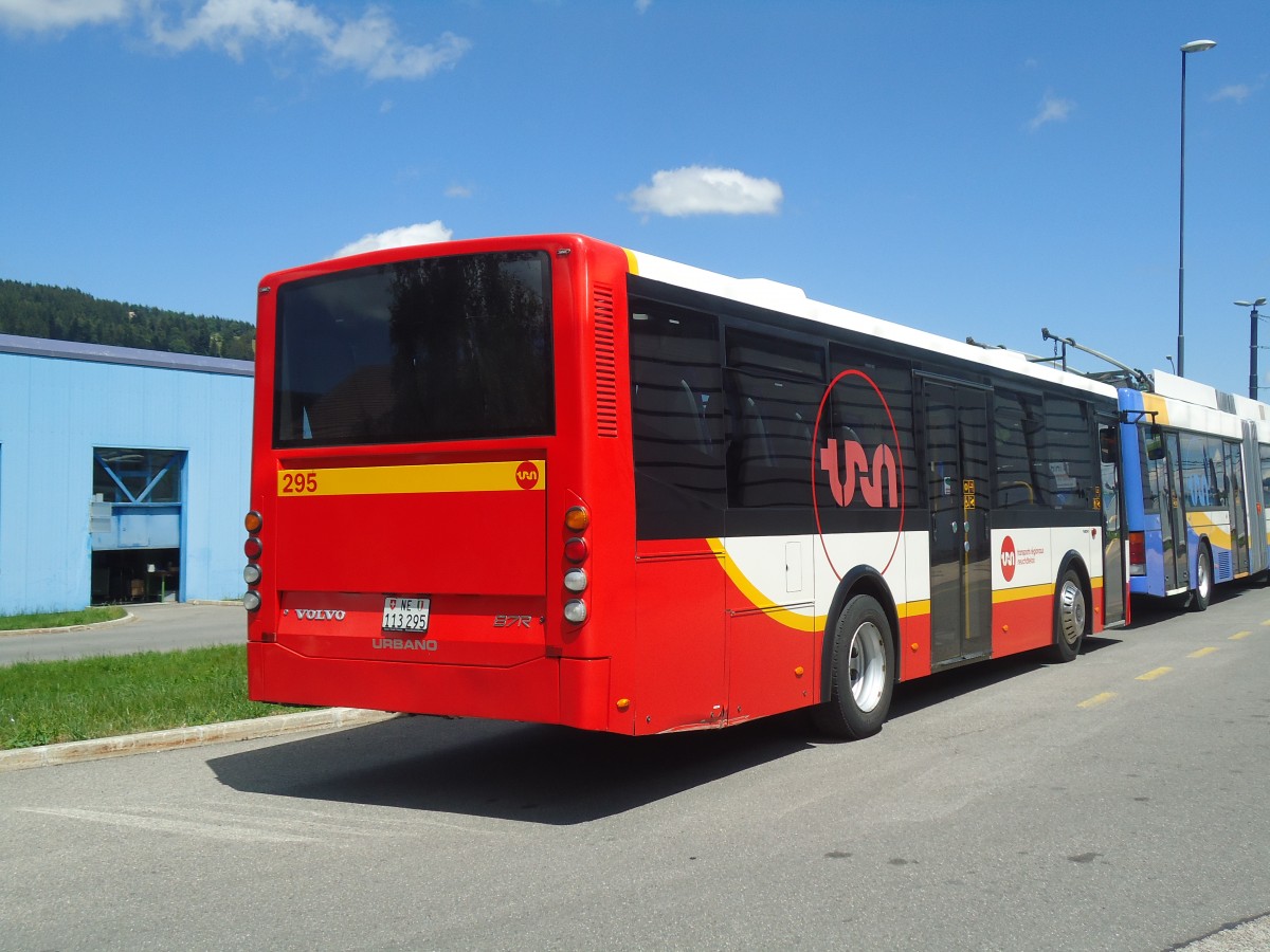 (134'999) - VR La Chaux-de-Fonds - Nr. 295/NE 113'295 - Volvo/Alfabuz am 11. Juli 2011 in La Chaux-de-Fonds, D�p�t TC