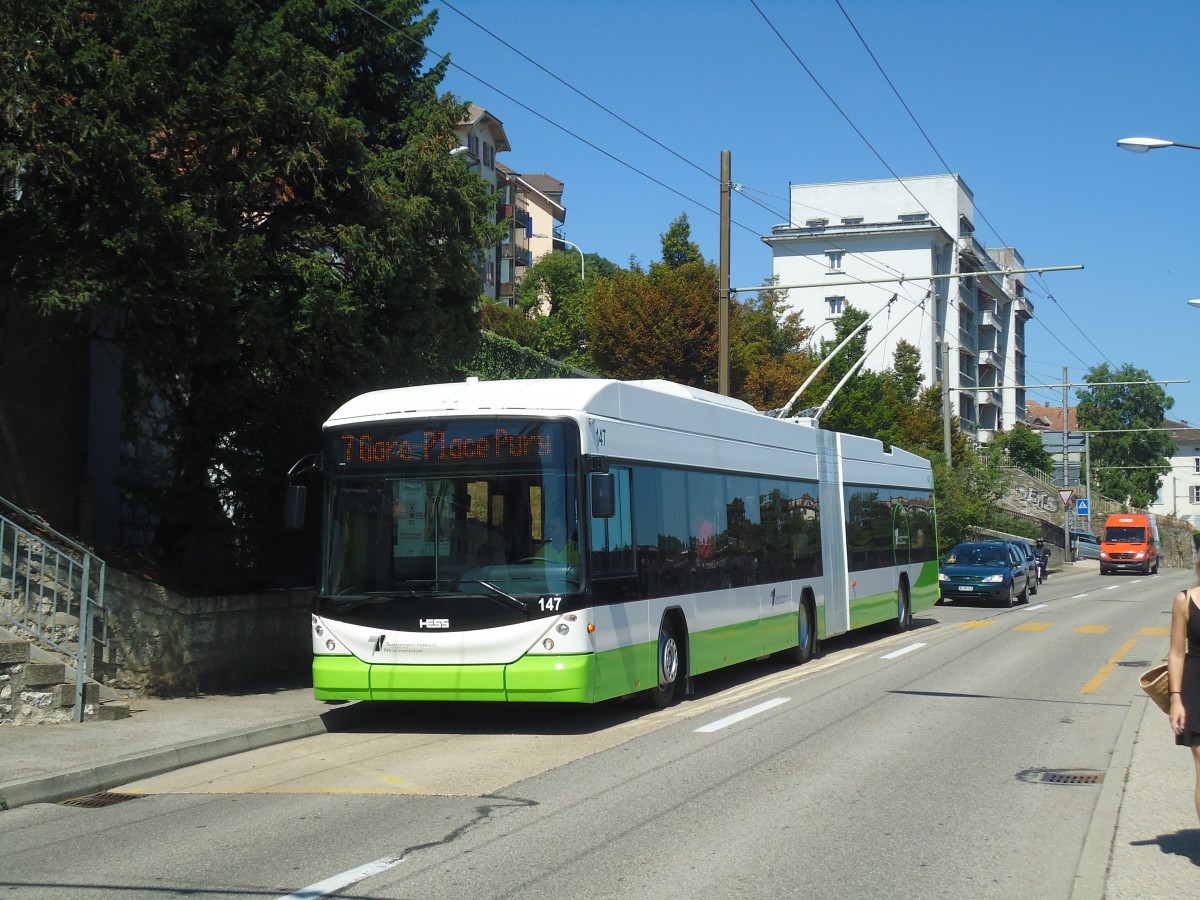 (135'031) - TN Neuch�tel - Nr. 147 - Hess/Hess Gelenktrolleybus am 11. Juli 2011 beim Bahnhof Neuch�tel