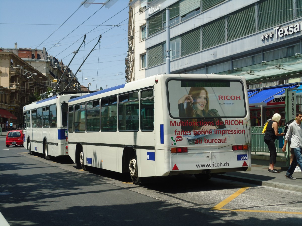 (135'115) - TL Lausanne - Nr. 909 - Lanz+Marti/Hess Personenanh�nger am 12. Juli 2011 beim Bahnhof Lausanne