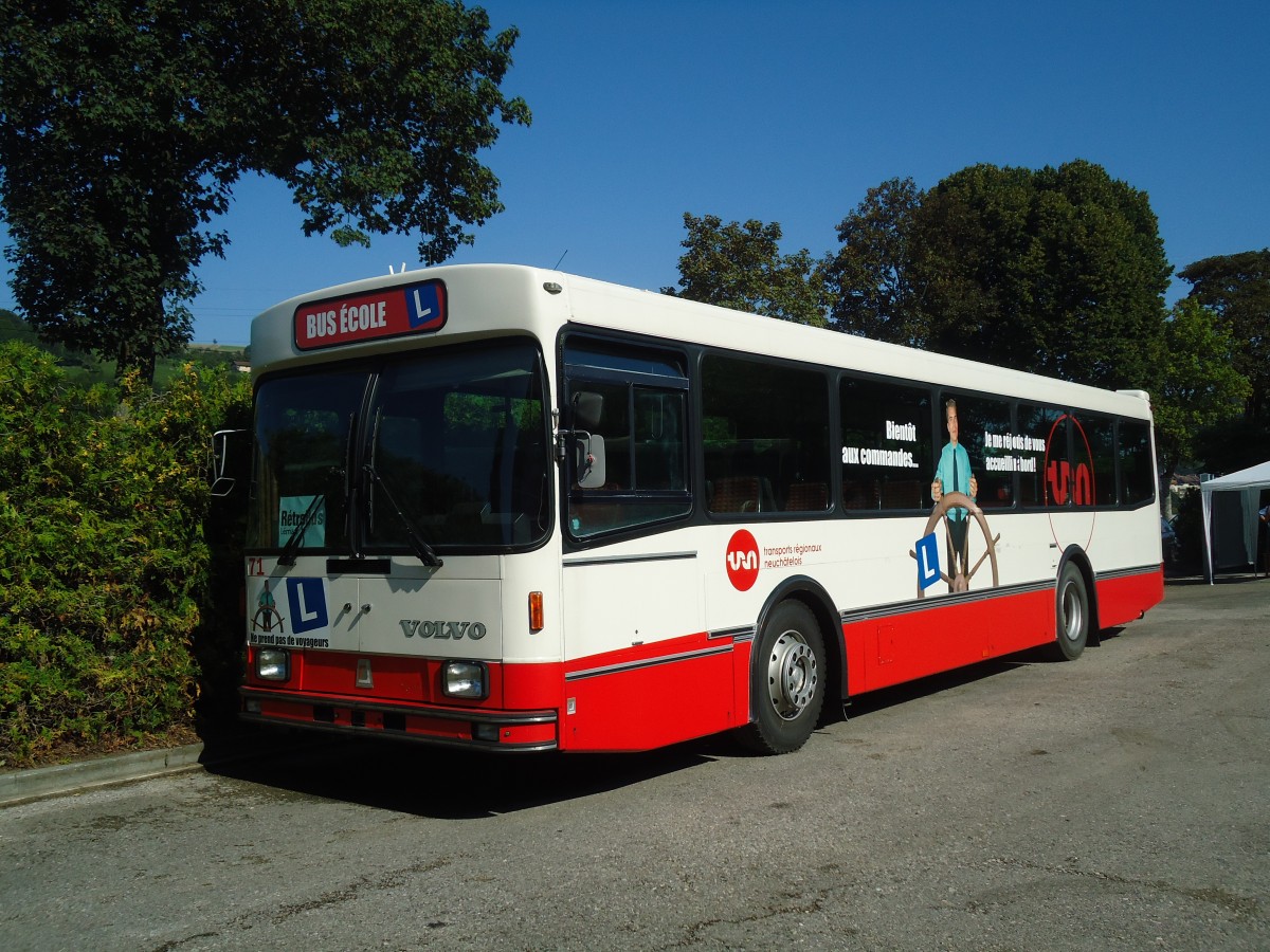 (135'564) - VR La Chaux-de-Fonds (R�trobus) - Nr. 73 - Volvo/R&J am 20. August 2011 in Moudon, R�trobus