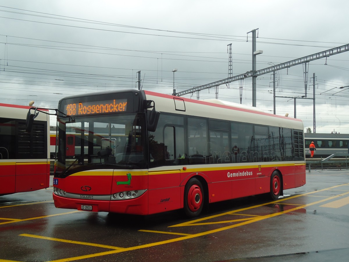 (135'831) - Landolt, Pf�ffikon - SZ 29'223 - Solaris am 5. September 2011 beim Bahnhof Pf�ffikon