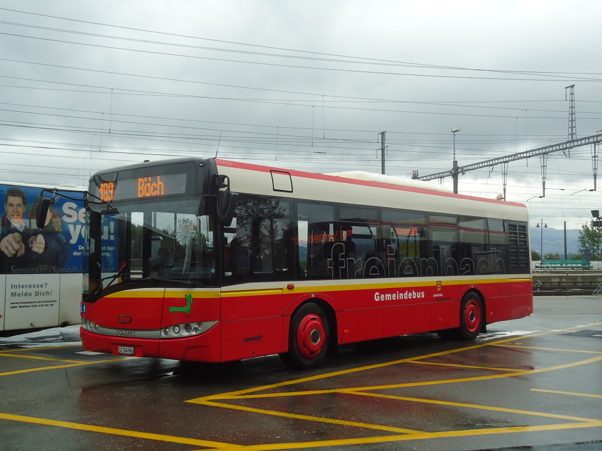 (135'832) - Landolt, Pf�ffikon - SZ 104'966 - Solaris am 5. September 2011 beim Bahnhof Pf�ffikon