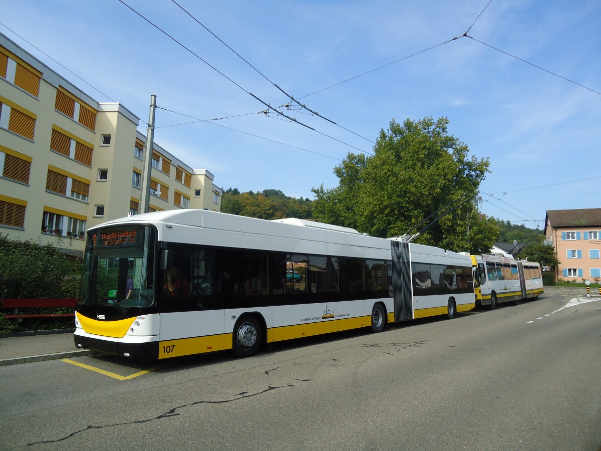 (136'185) - VBSH Schaffhausen - Nr. 107 - Hess/Hess Gelenktrolleybus am 25. September 2011 in Neuhausen, Herbst�cker