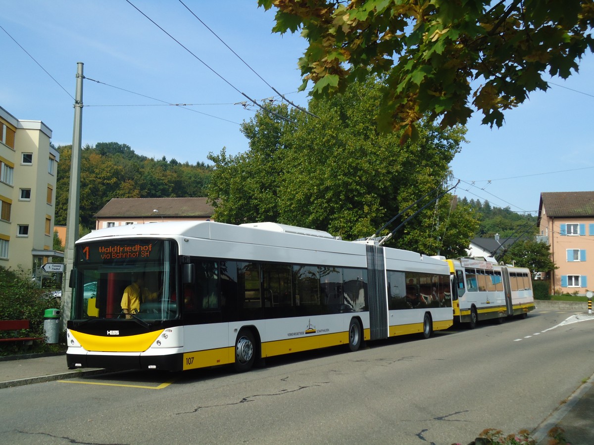 (136'186) - VBSH Schaffhausen - Nr. 107 - Hess/Hess Gelenktrolleybus am 25. September 2011 in Neuhausen, Herbst�cker