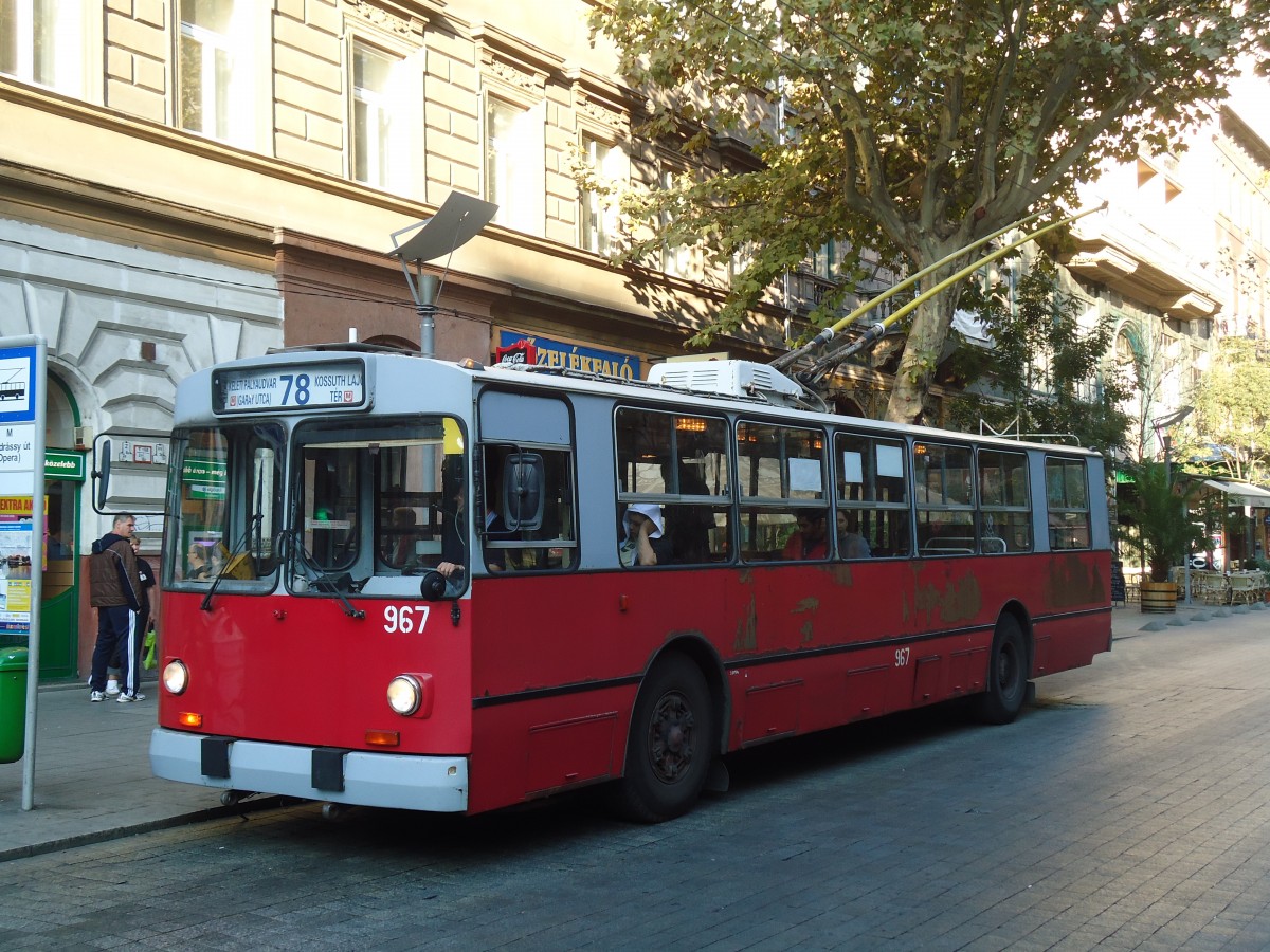 (136'280) - BKV Budapest - Nr. 967 - ZiU Trolleybus am 3. Oktober 2011 in Budapest, M Andr�ssy �t (Opera)