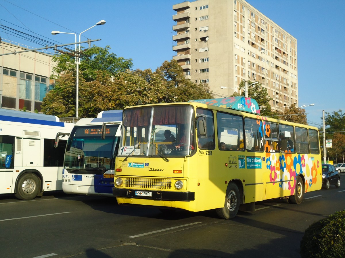 (136'389) - RATP Ploiesti - Nr. 2288/PH 02 WRH - Ikarus am 5. Oktober 2011 beim Bahnhof Ploiesti S�d