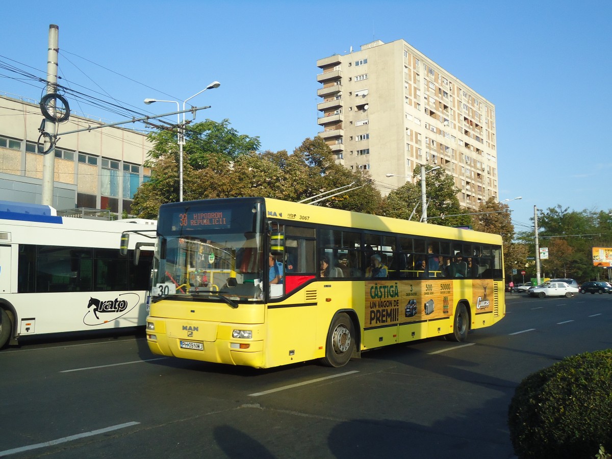 (136'394) - RATP Ploiesti - Nr. 3067/PH 09 NWJ - MAN am 5. Oktober 2011 beim Bahnhof Ploiesti S�d