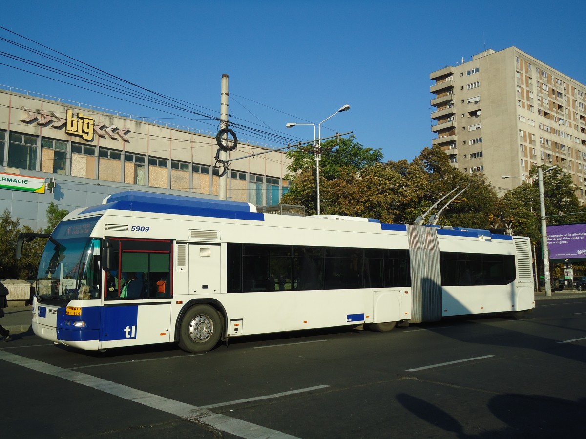 (136'397) - RATP Ploiesti - Nr. 5909/PH 914 - Neoplan Gelenkduobus (ex TL Lausanne/CH Nr. 826) am 5. Oktober 2011 beim Bahnhof Ploiesti S�d