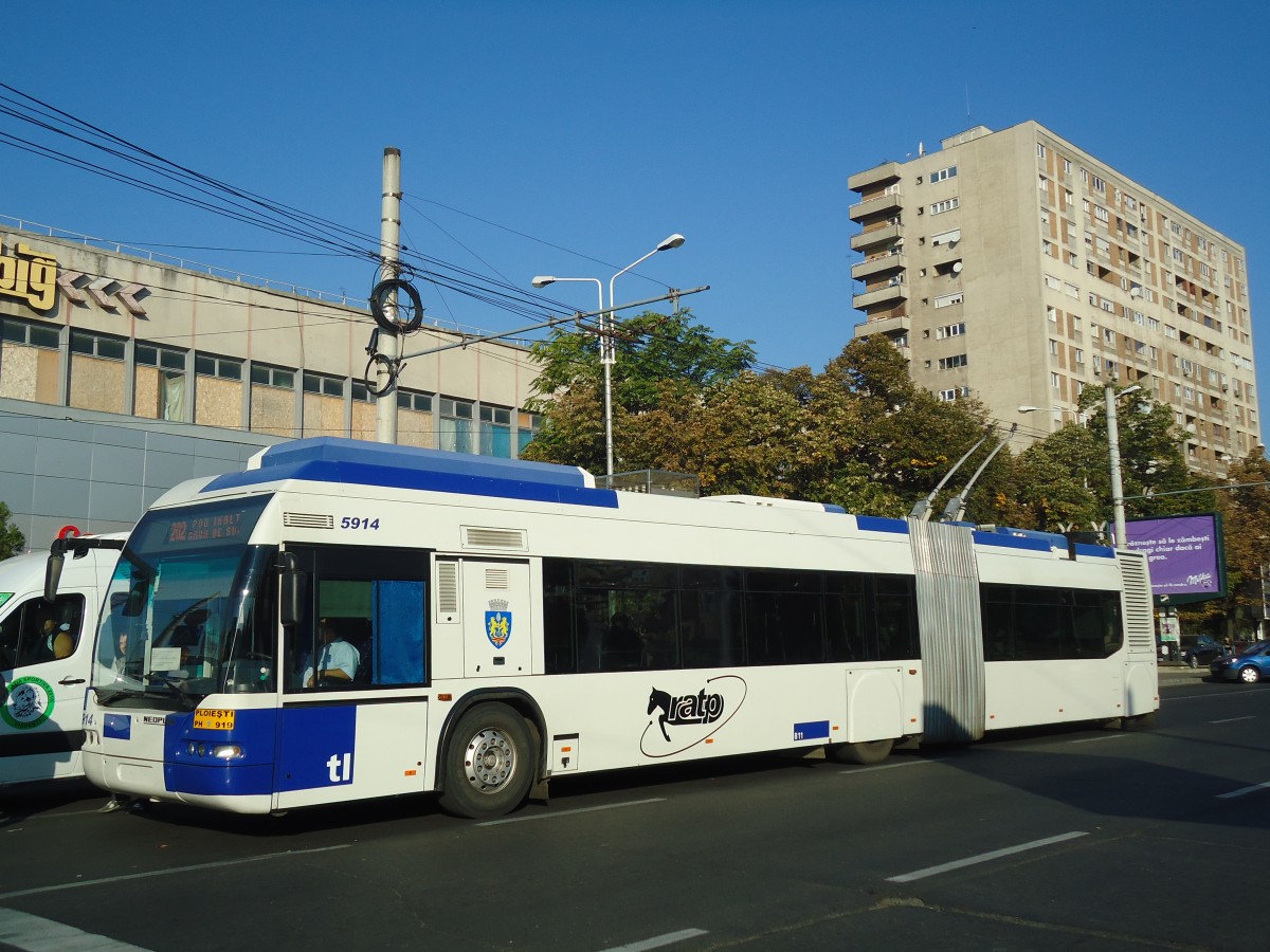 (136'409) - RATP Ploiesti - Nr. 5914/PH 919 - Neoplan Gelenkduobus (ex TL Lausanne/CH Nr. 811) am 5. Oktober 2011 beim Bahnhof Ploiesti S�d