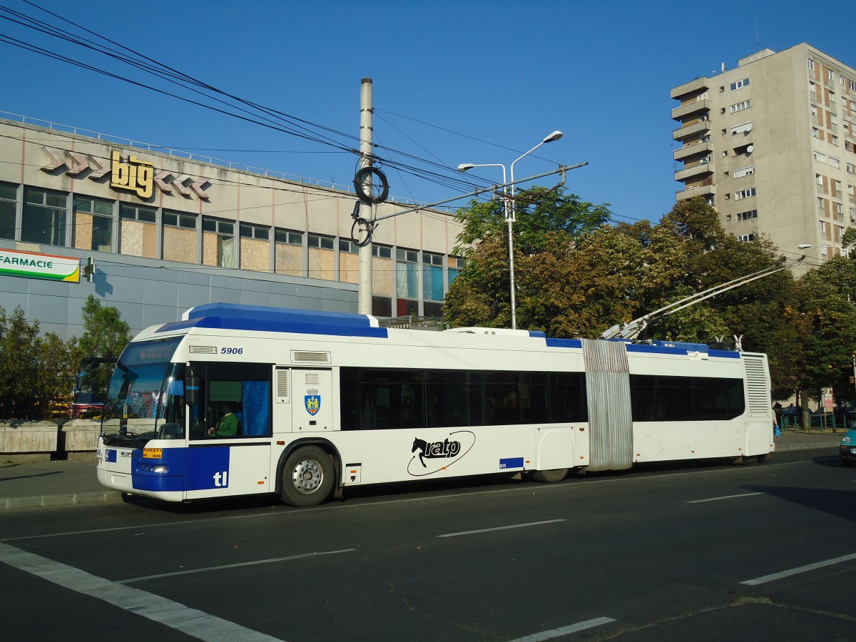 (136'412) - RATP Ploiesti - Nr. 5906/PH 908 - Neoplan Gelenkduobus (ex TL Lausanne/CH Nr. 815) am 5. Oktober 2011 beim Bahnhof Ploiesti S�d