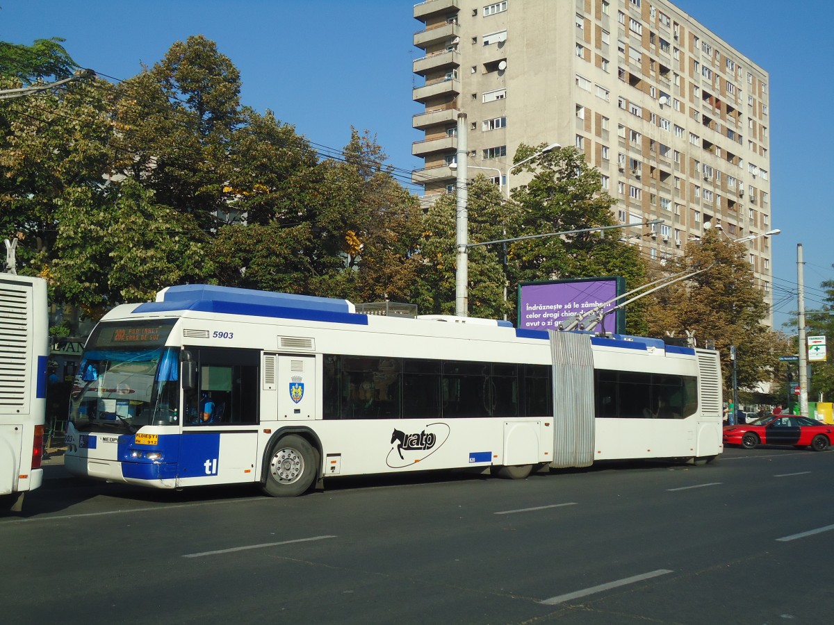 (136'430) - RATP Ploiesti - Nr. 5903/PH 912 - Neoplan Gelenkduobus (ex TL Lausanne/CH Nr. 820) am 5. Oktober 2011 beim Bahnhof Ploiesti S�d