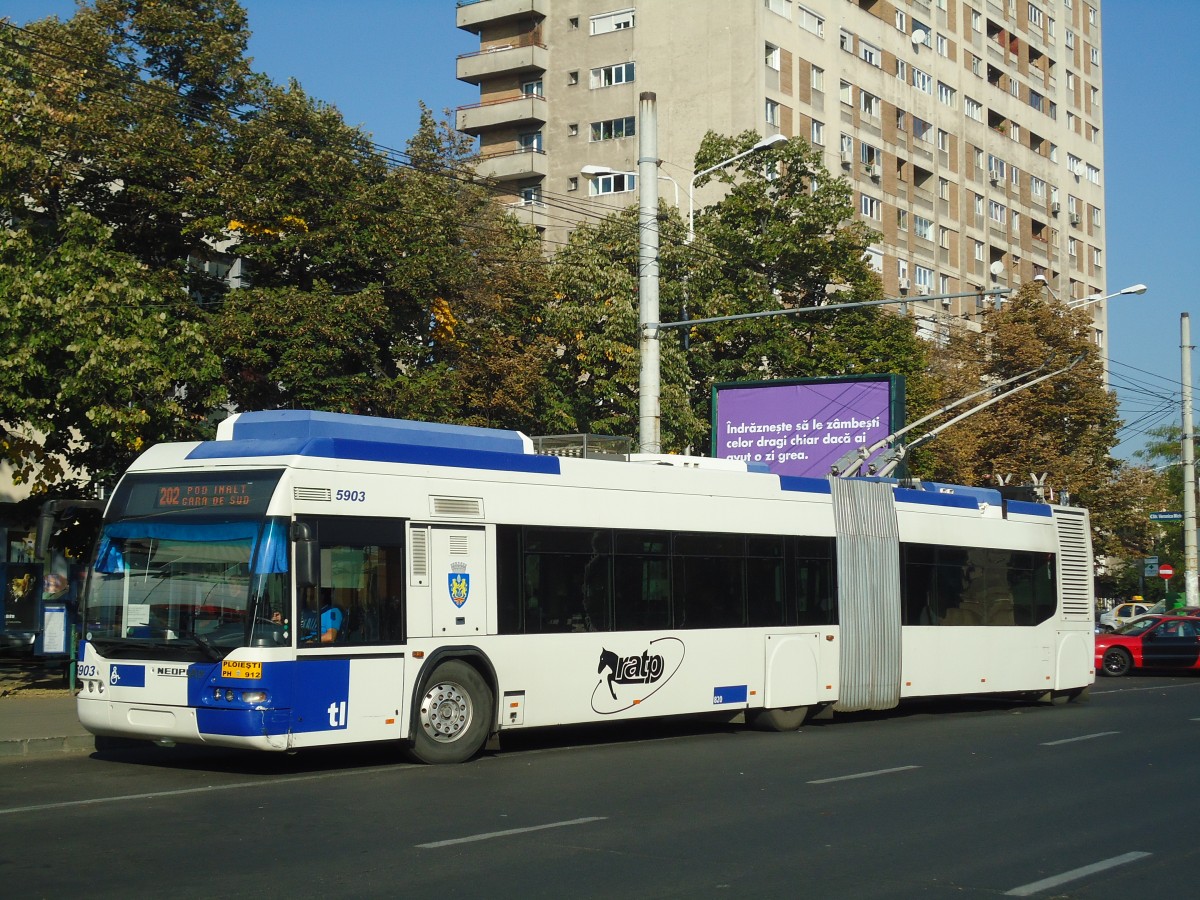 (136'434) - RATP Ploiesti - Nr. 5903/PH 912 - Neoplan Gelenkduobus (ex TL Lausanne/CH Nr. 820) am 5. Oktober 2011 beim Bahnhof Ploiesti S�d