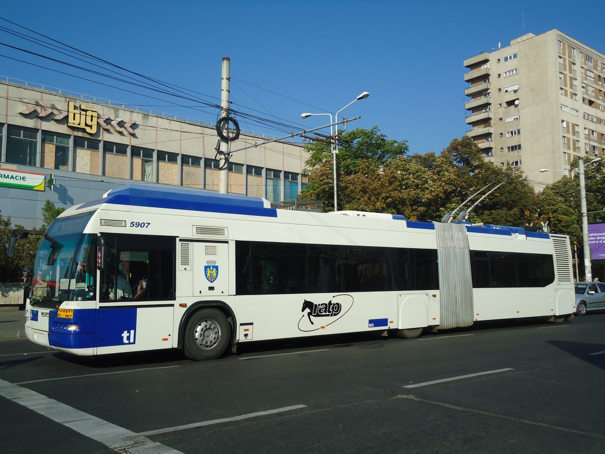 (136'436) - RATP Ploiesti - Nr. 5907/PH 907 - Neoplan Gelenkduobus (ex TL Lausanne/CH Nr. 805) am 5. Oktober 2011 beim Bahnhof Ploiesti S�d